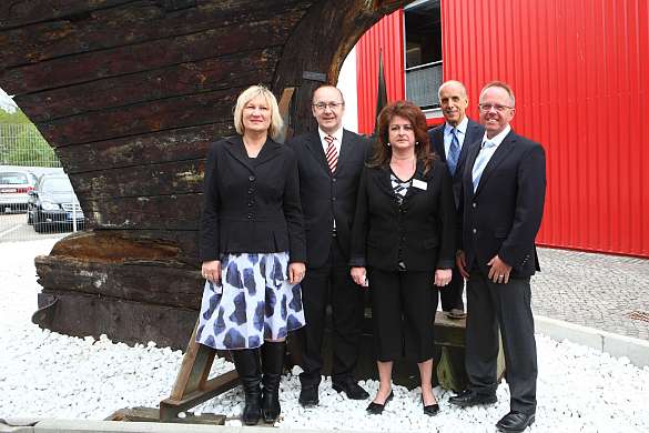 Das Bild zeigt von links: Dagmar Oldenburg, Geschäftsführerin der BBV; Wirtschaftssenator Ralf Nagel, Particia Feuß, Geschäftsführerin City Marketing Vegesack; Dr. Dieter Rust, BIG-Geschäftsführer; Heiko Dornstedt, Ortsamtsleiter Vegesack